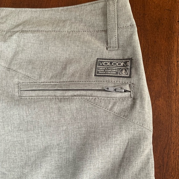 VOLCOM surf&turf 4 way stretch shorts - Picture 3 of 5